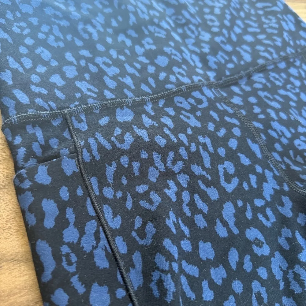 Athleta Size XS | Salutation Leopard Dot Leggings | Blue Enchanted Print - Picture 8 of 8